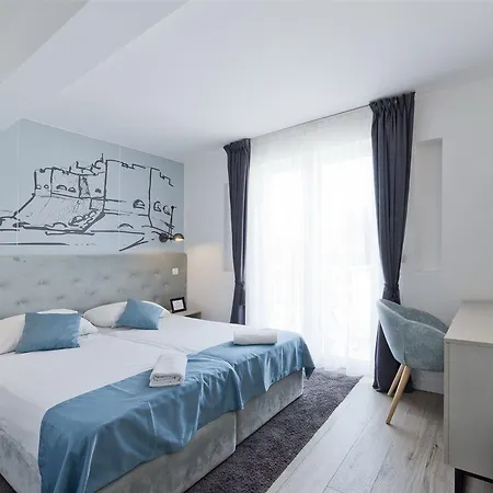 Ξενοδοχείο Perla 3*