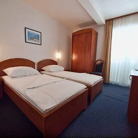 Ξενοδοχείο Perla 3*