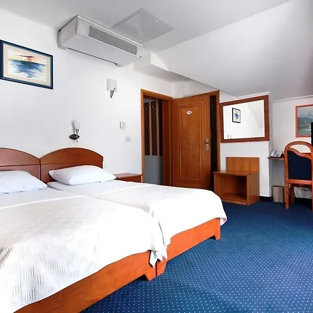Otel Perla 3*